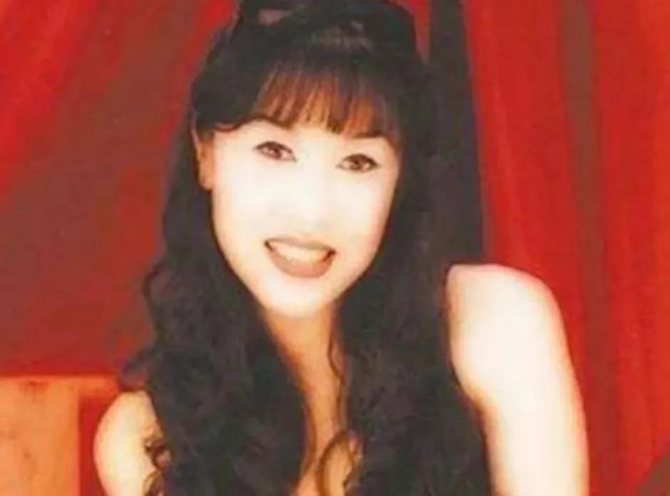 中國第1位變性人，1983年“男變女”手術成功，嫁給大32歲的富豪(圖7)