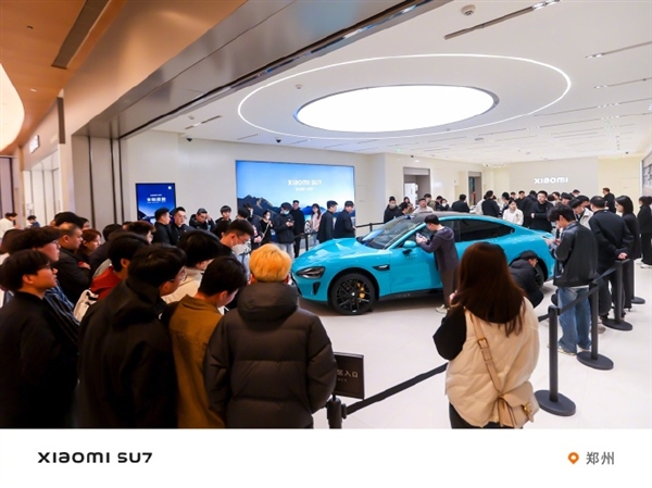 小米SU7實車比圖片強(qiáng)！雷軍：因為車身漆面、工藝非常考究