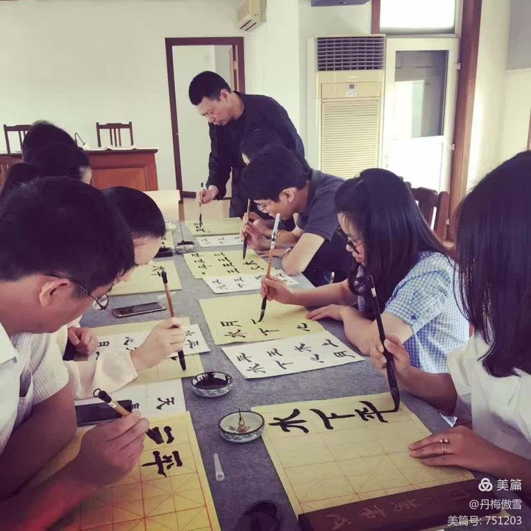 博采萬(wàn)象貫古通今，筆神墨仙傳承千年——記中國(guó)抄經(jīng)第一人，萬(wàn)福圖騰創(chuàng)始人江南余良先生(圖33)
