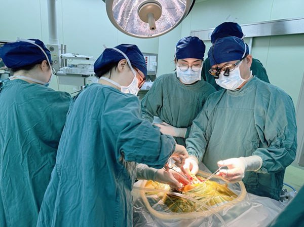 全球報道不足40例！9歲女孩患罕見惡性腫瘤，復旦兒科專家為她點燃生命希望(圖1)