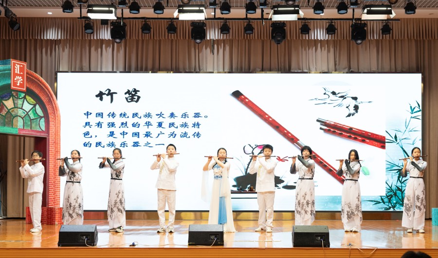 美育創(chuàng)新,這所中學(xué)力求讓每位學(xué)生在藝術(shù)與科技的交匯點(diǎn)上找到自己的舞臺 美育創(chuàng)新,這所中學(xué)力求讓每位學(xué)生在藝術(shù)與科技的交匯點(diǎn)上找到自己的舞臺(圖1)